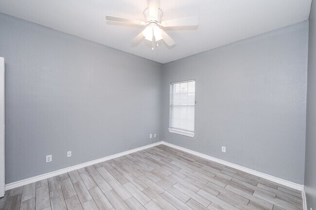 Building Photo - 205 W San Carlos St
