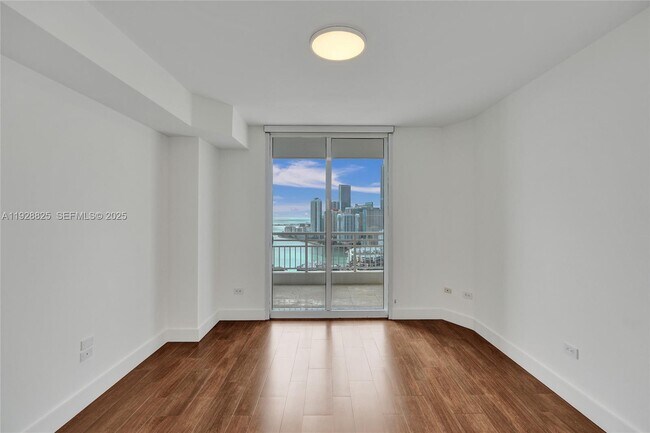 Building Photo - 848 Brickell Key Dr