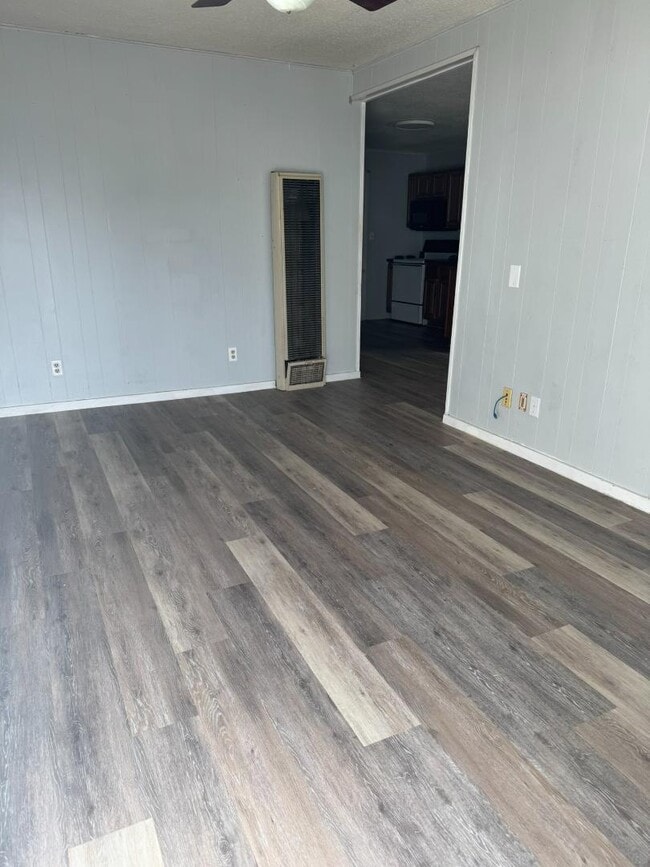 Building Photo - 207 1/2 College Ave - 207 Unit A