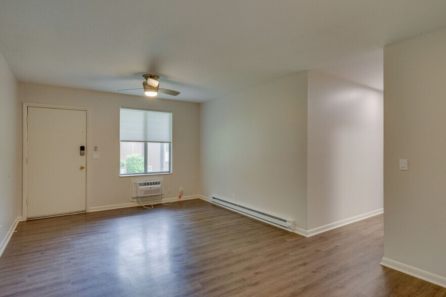 Building Photo - 2601 Hillsboro Pike