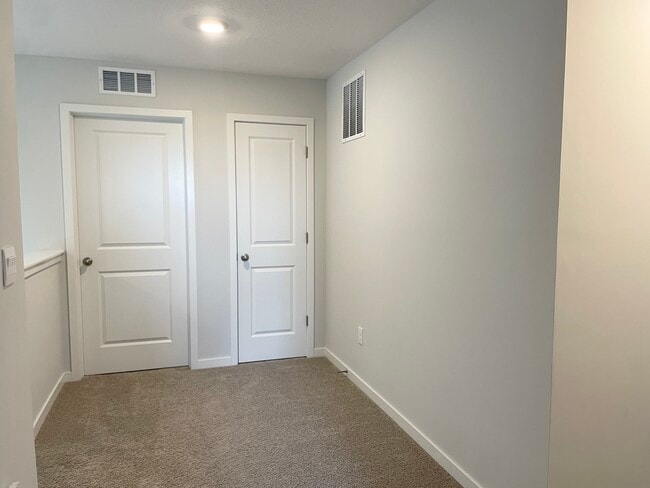 Building Photo - 8 Cider Mill Dr
