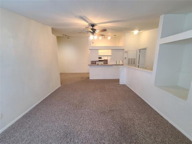 Building Photo - 5903 Willow Ridge Dr