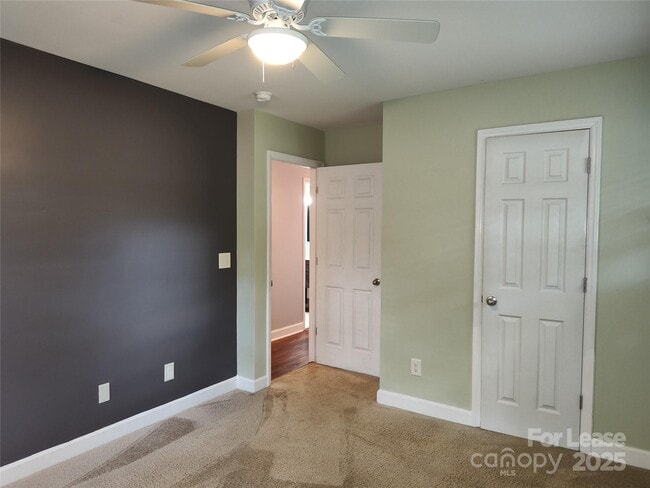 Building Photo - 303 Cedarwood Ln