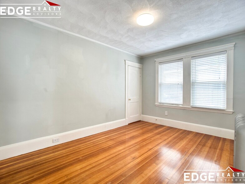 Building Photo - 52 Beacon Park