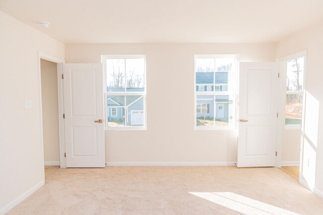 Building Photo - 4 Bedroom Home in Waynesboro