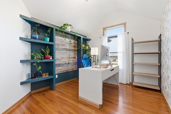 Building Photo - 3 Bedroom | 2 Bathroom | 2 Car Garage| Ozark MO | Fireplace | Separate Green House/Office | Fence...