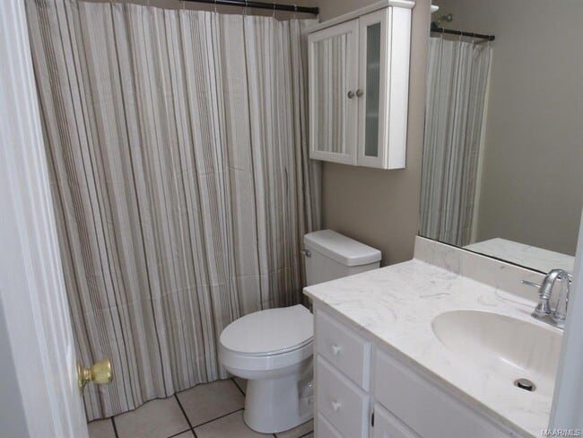 Building Photo - 6269 Bell Gables