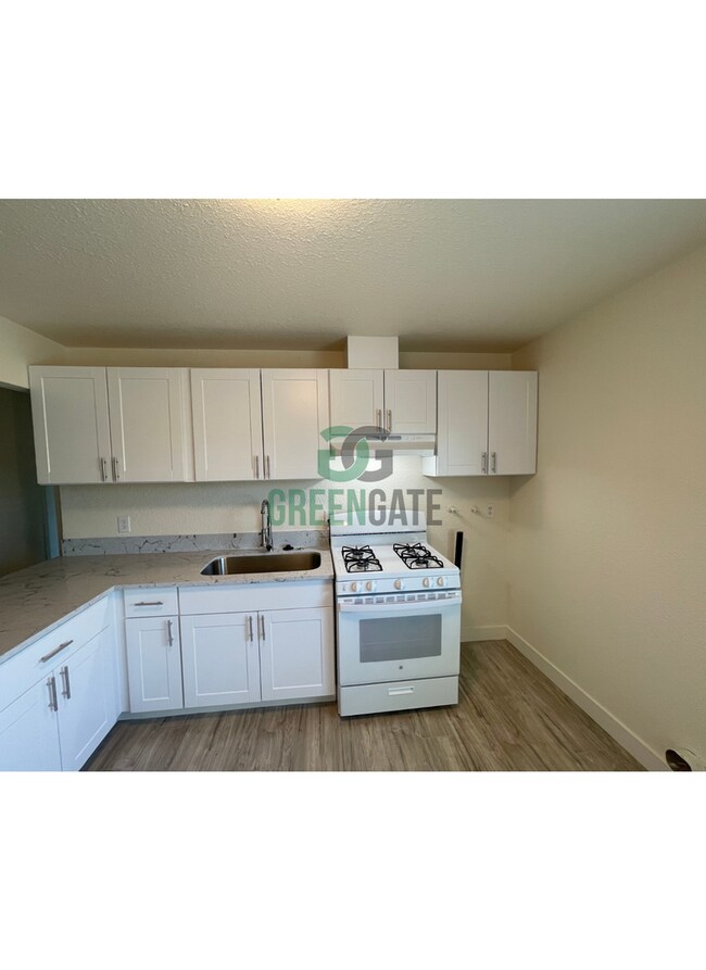 Building Photo - 325 W H St