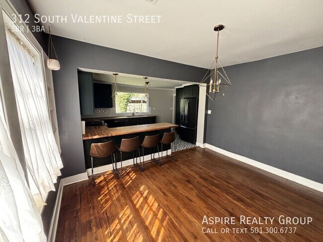 Building Photo - 312 S Valentine St