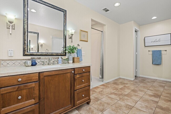 Building Photo - Luxurious 5-Bedroom Pool Home with Solar &...