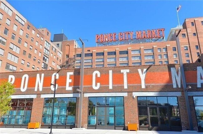 Building Photo - 722 Lakeview Ave NE