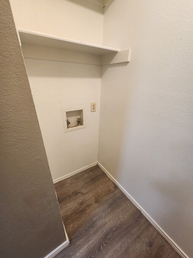 Building Photo - 1 bed 1.5 bath at Sagewood Condominiums, 2...