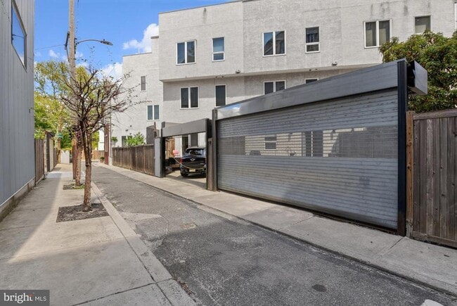 Building Photo - 1504 Earl St