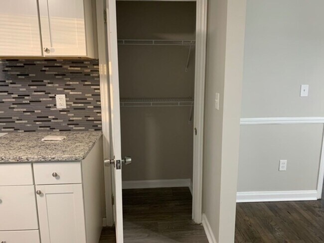 Building Photo - Beautiful two bedroom one bath near Campbellton and 166