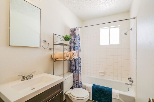 Building Photo - Cozy One Bedroom One Bath Retreat -  FURNISHED OR UNFURNISHED