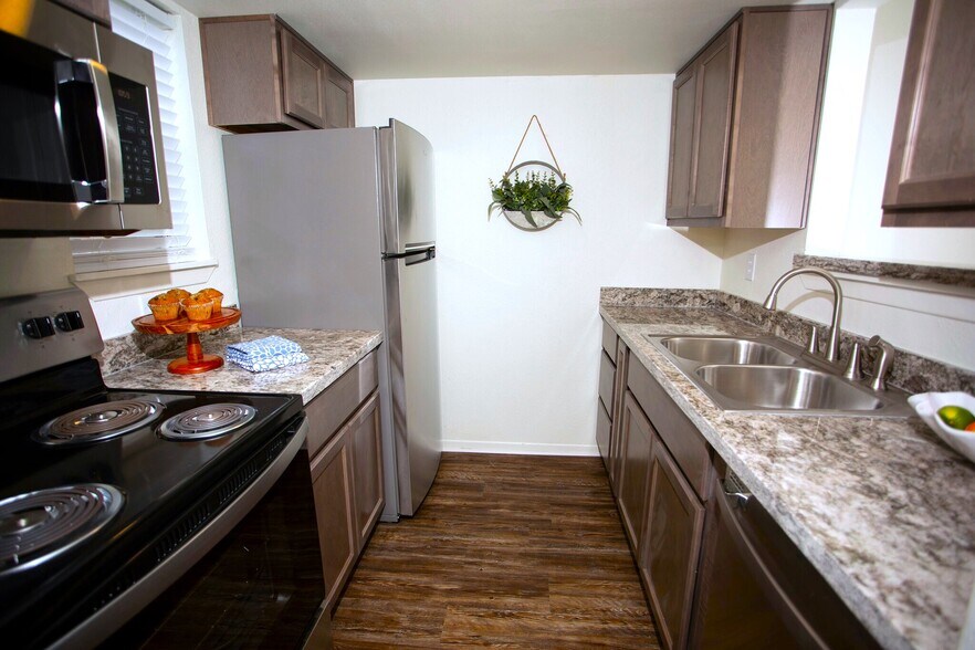 Regency Place Apartments 5550 Folsom Dr Beaumont TX 77706 Apartment