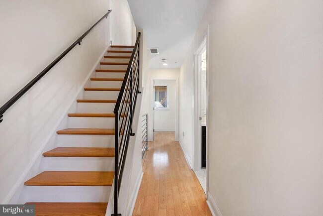 Building Photo - 1347 S 20th St