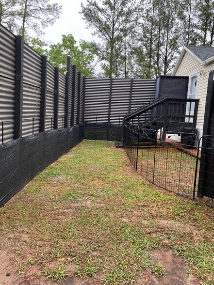Private entrance - 45335 Eula B Rd
