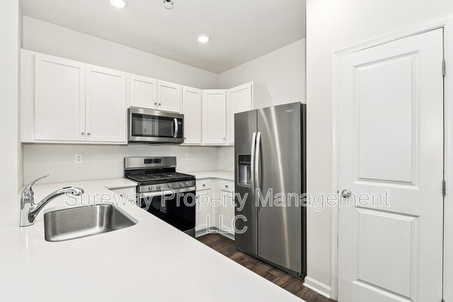 Building Photo - 336 Mazzeo Dr