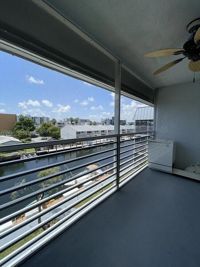 Building Photo - 3750 NE 169th St