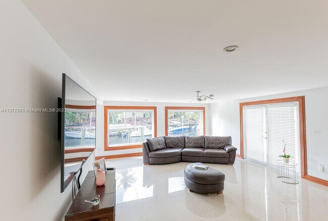 Building Photo - 5780 SW 18th St