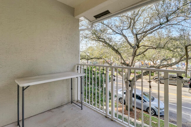 Building Photo - 1152 University Blvd