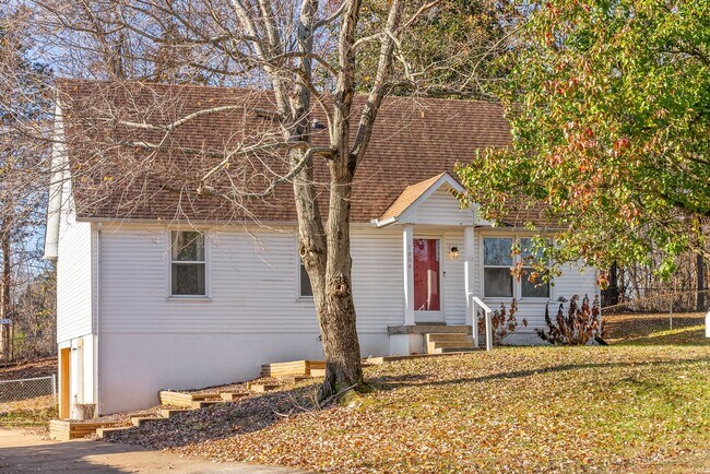 Building Photo - 1804 Palamino Dr