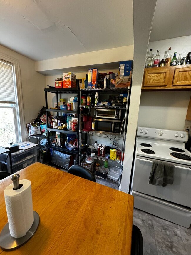 Building Photo - 27 Welsford St