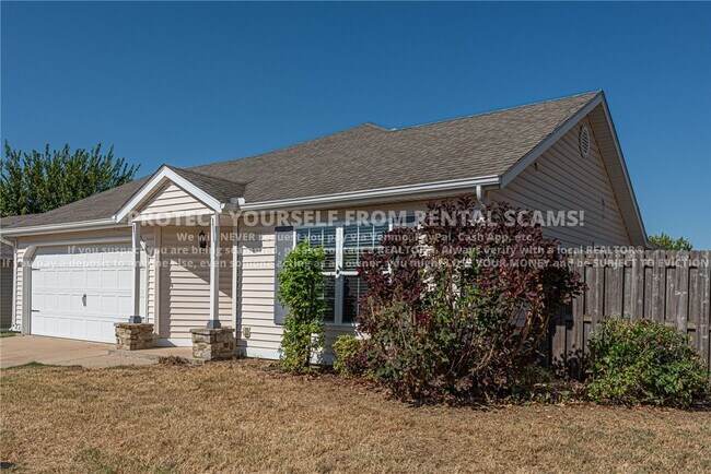 Building Photo - 1137 S Holland Dr