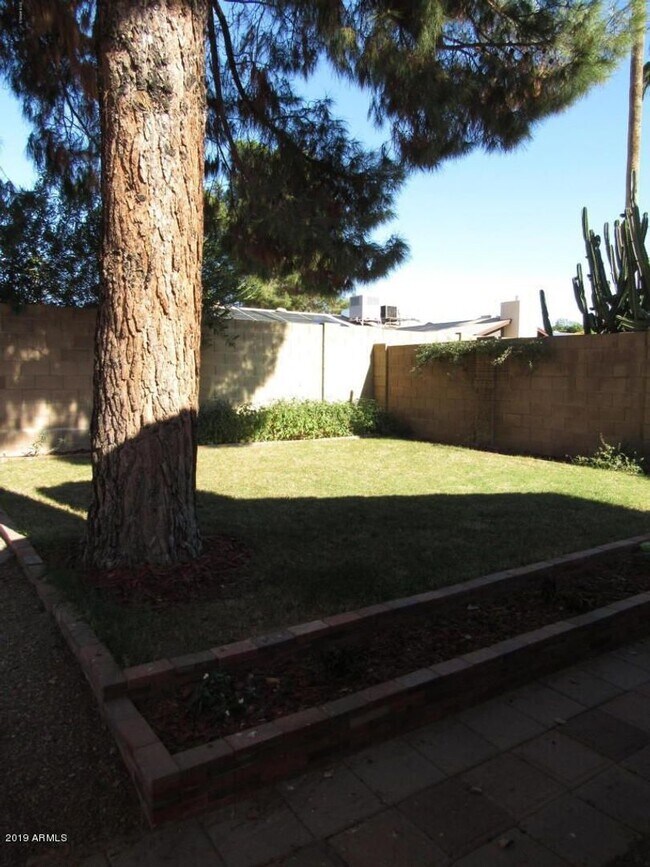 Building Photo - Fantastic 3 Bedroom/2 Bath Single Level Home & NO HOA!  Schedule a Showing Today!