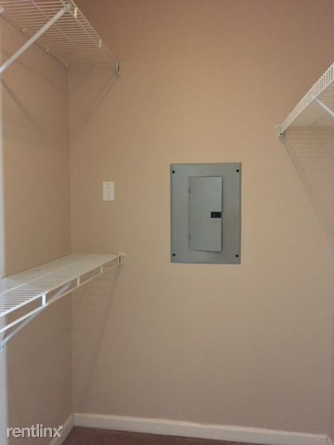 Building Photo - 3 br, 2 bath Condo - 5155 Etta St 2F Unit 2F