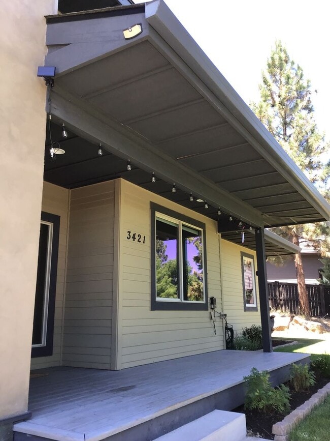 Building Photo - Gorgeous 4 Bedroom Home on Awbrey Butte!