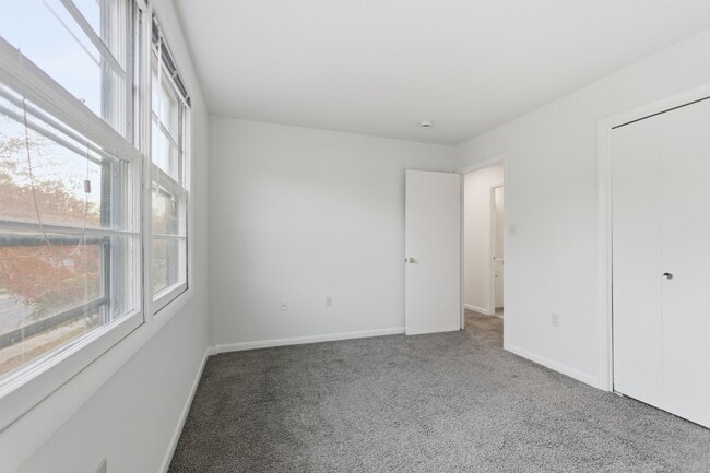 Building Photo - Charming 3 BR/2.5 BA Single-Family Home in...