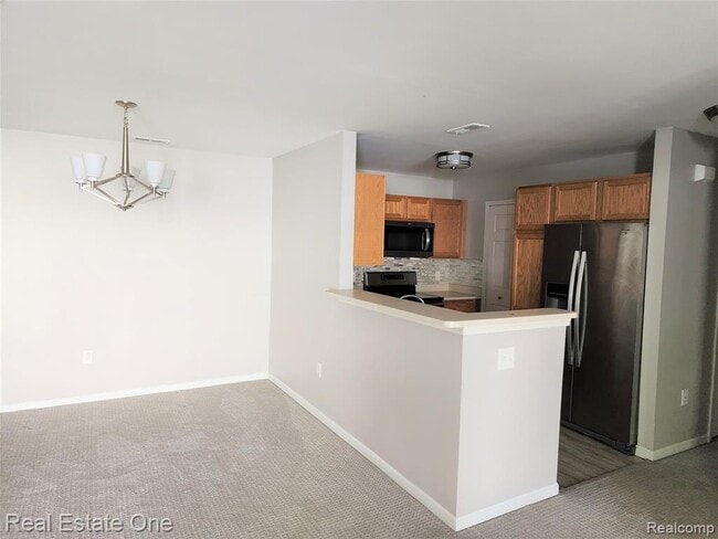 Building Photo - 3275 N Pointe Blvd