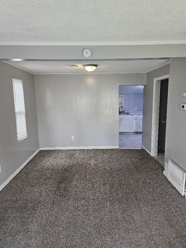 Building Photo - 5049 Lafontaine St
