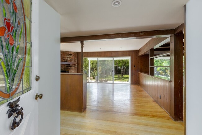 Building Photo - Charming Rustic 3BD/2BA Home in Peaceful C...