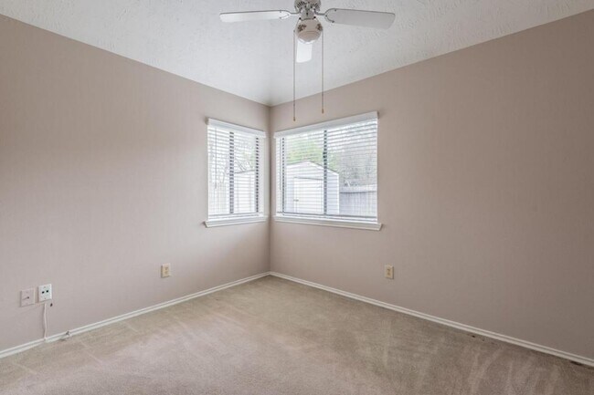 Building Photo - 10418 N Pagewick