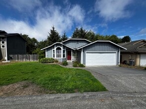 Building Photo - Beautiful pet-friendly home in a wooded ar...