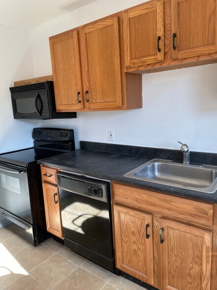 Building Photo - 1217 Villa Ln