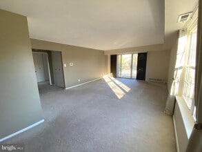 Building Photo - 103 Drummers Ln