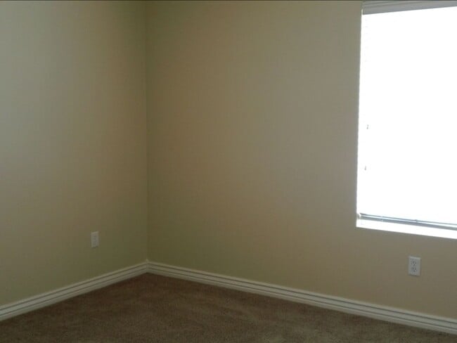 Building Photo - Cambria Townhome End Unit for Rent