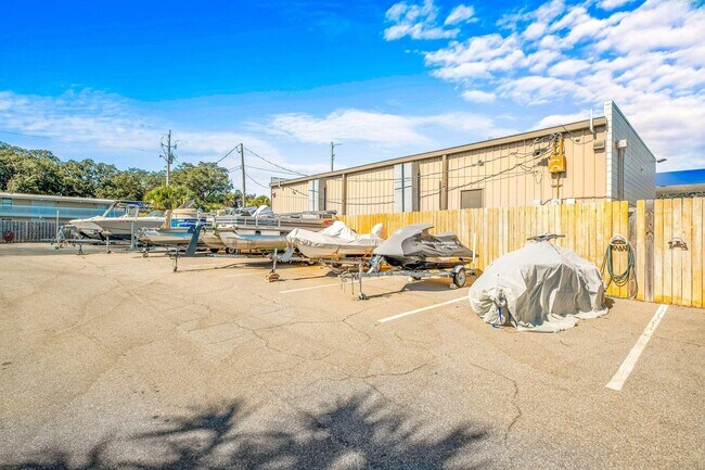 Building Photo - Beautifully remodeled 2 bedroom condo at w...