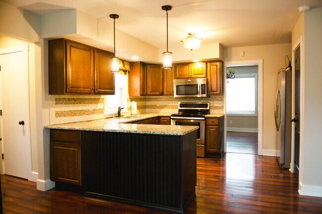 Building Photo - 1051 Chinoe Rd