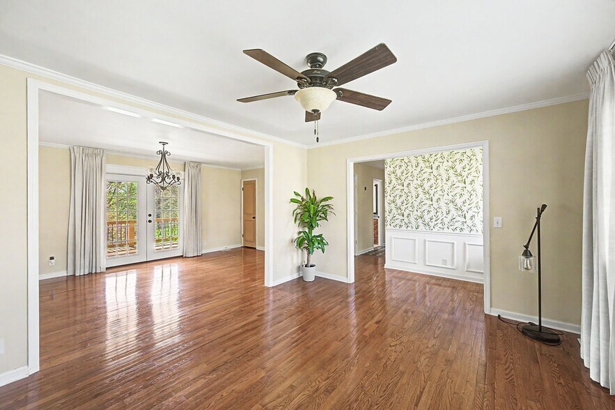 Building Photo - 4509 Baton Rouge Dr