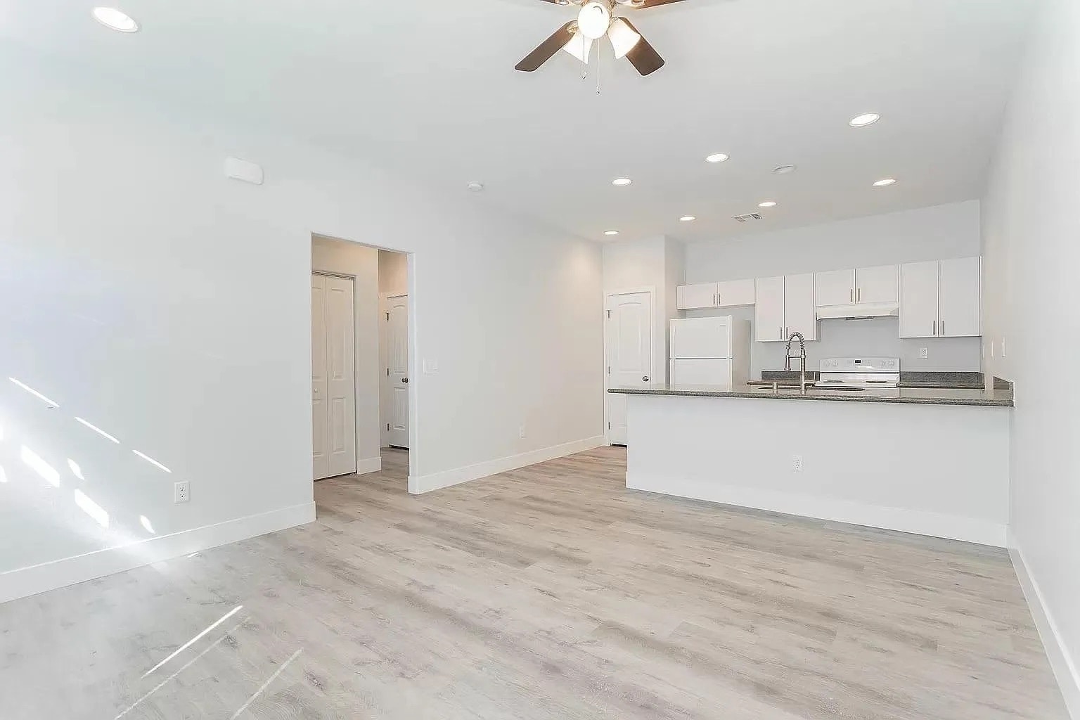 Building Photo - 1741 S Dandelion St