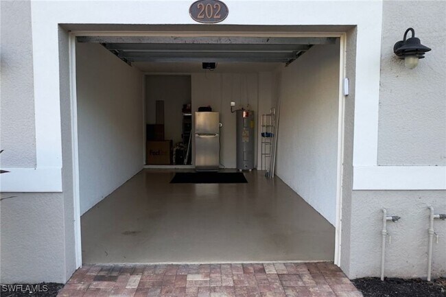 Building Photo - 23611 Alamanda Dr