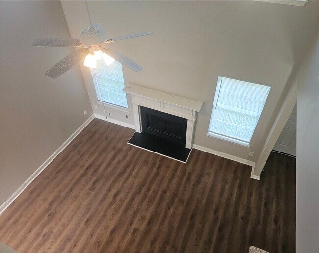 Building Photo - 670 Burtons Cove