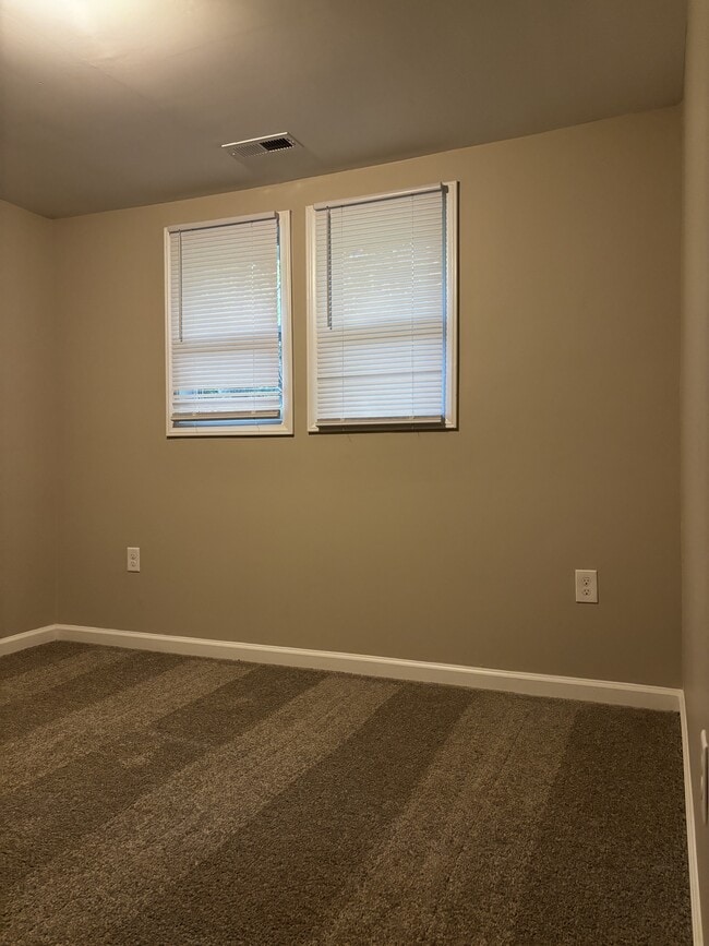 Building Photo - 1127 Olivia Ln