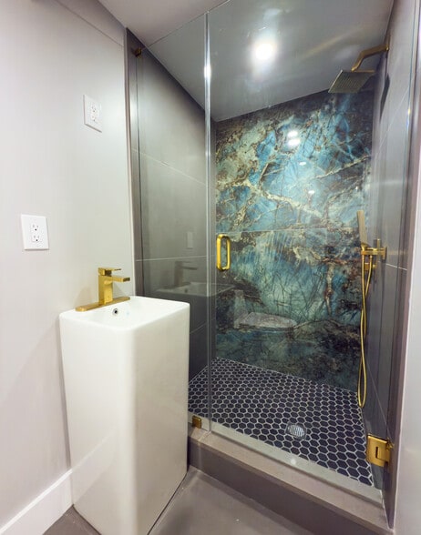 Master Bathroom - 19 High St
