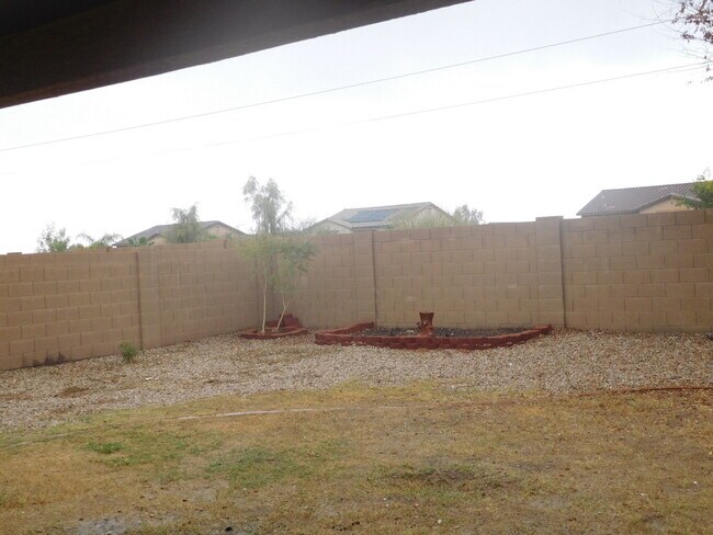 Building Photo - Amazing 4 bedrooms, 3 bathrooms house in P...
